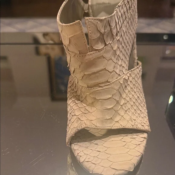 Omelle Elegant Cream/Grey Skin Sandals 37 1/2 - Bronze Stacked Heel NEVER worn - Picture 6 of 12